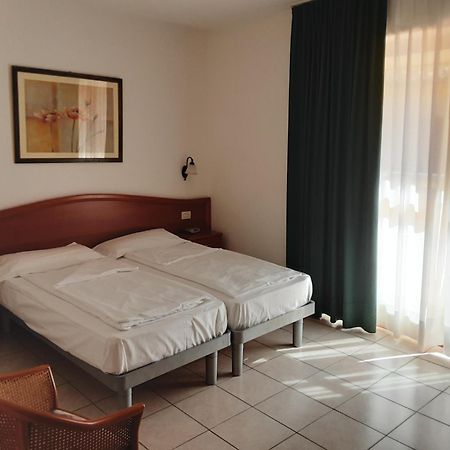 Hotel Florida Limone sul Garda Bagian luar foto